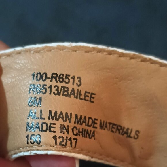 Women's White Thong Boho Sandals 6 with Silver Tone Metal Charm Accents - Picture 10 of 10